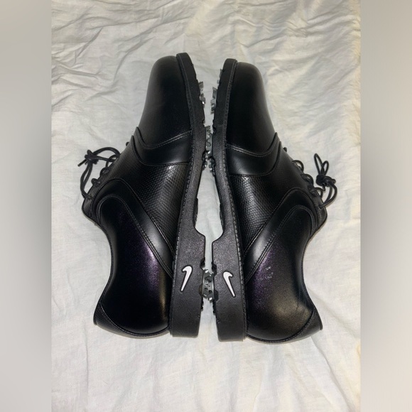 LIKE NEW Nike golf shoes! - Picture 4 of 9